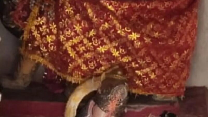 50 वर्ष पुराने दुर्गा मंदिर में प्रतिमा खंडित, आरोपी हिरासत में