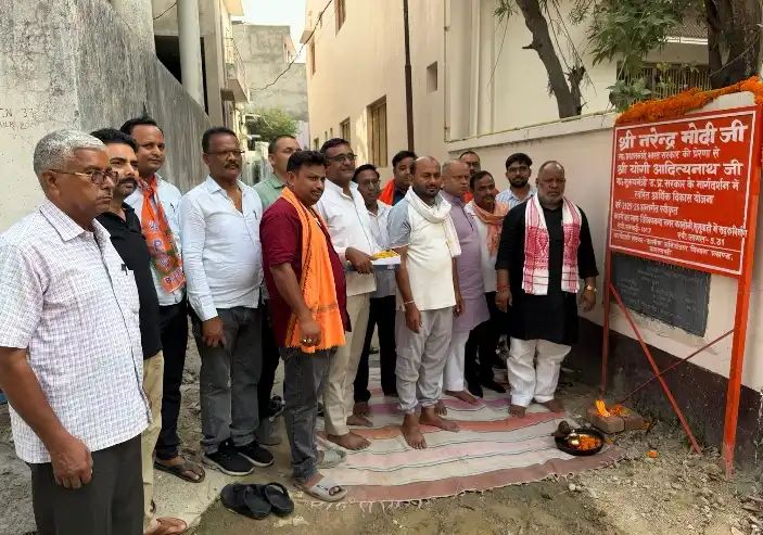 राज्य मंत्री हंसराज विश्वकर्मा ने सड़क निर्माण कार्य का किया शिलान्यास