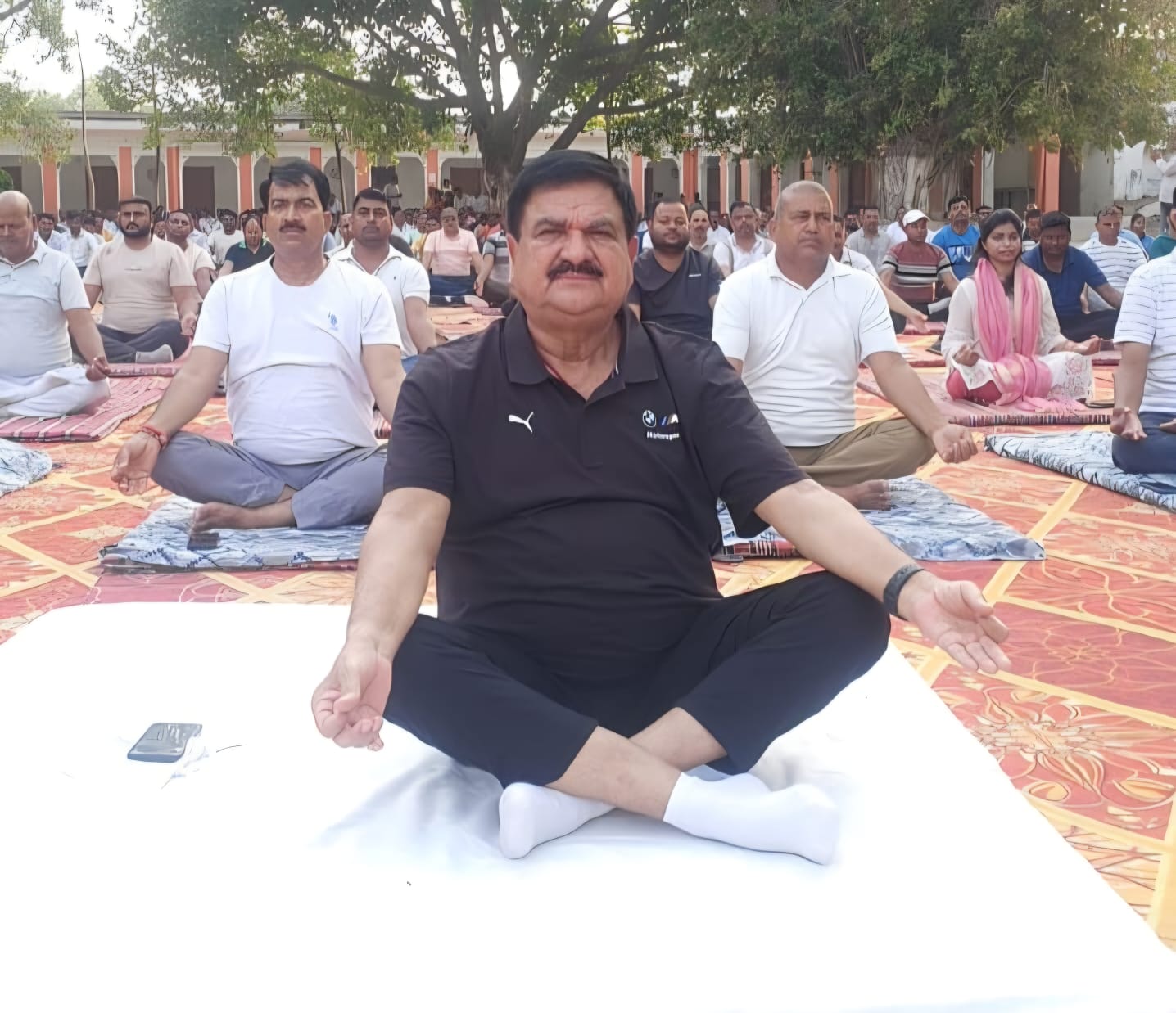 विधायक डॉ. अवधेश सिंह ने दिया स्वास्थ्य और फिटनेस का संदेश• पिण्डरा के नेशनल इंटर कॉलेज में भव्य योग दिवस का आयोजन