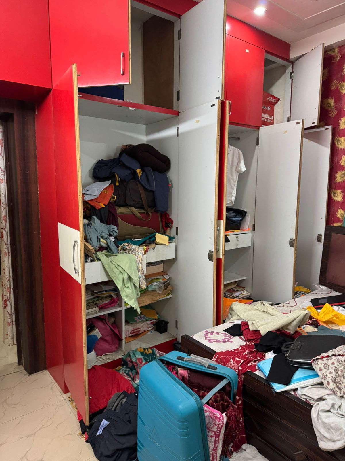 शिक्षक के घर से नकदी समेत ढाई सौ ग्राम सोने के आभूषण ले उड़े चोर