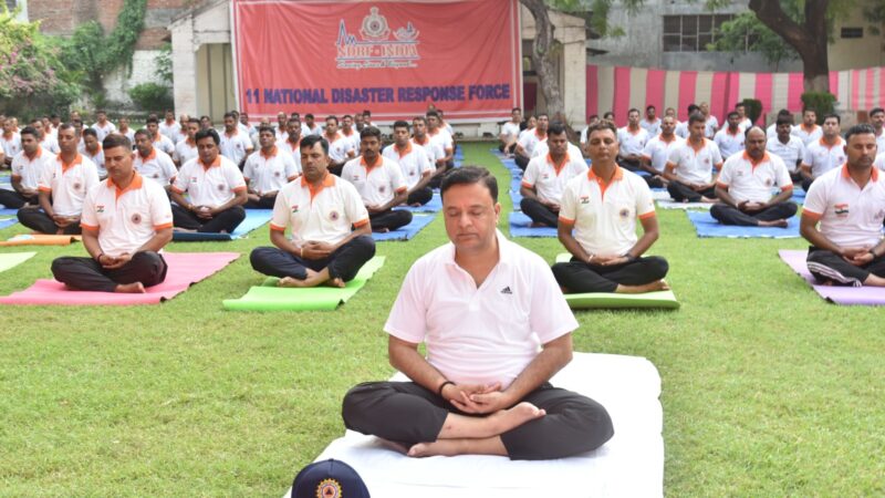 अंतरराष्ट्रीय योग दिवस पर एनडीआरएफ का संदेश— ‘योग अपनाएं, स्वस्थ जीवन पाएं’