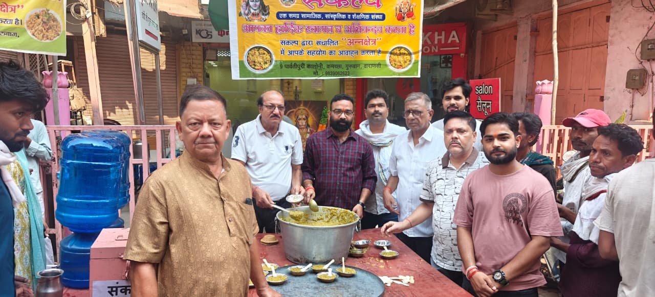 219वें सप्ताह में पहुंची संकल्प संस्था की जनसेवा, खिचड़ी प्रसाद व शीतल जल का किया वितरण