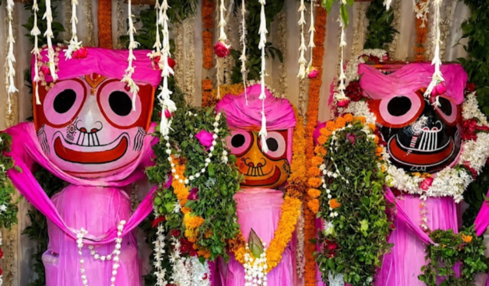 84 घाटों के गंगाजल से भगवान जगन्नाथ का महाअभिषेक
