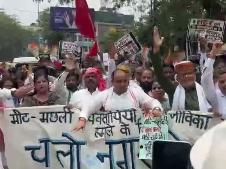 मीट-मछली की दुकानें हटाने के विरोध में कांग्रेस का पैदल मार्च