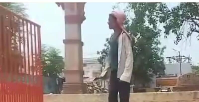 शंकुधारा पोखर के सुंदरीकरण पर उठे सवाल, तेज हवा में गिरा प्रवेश द्वार