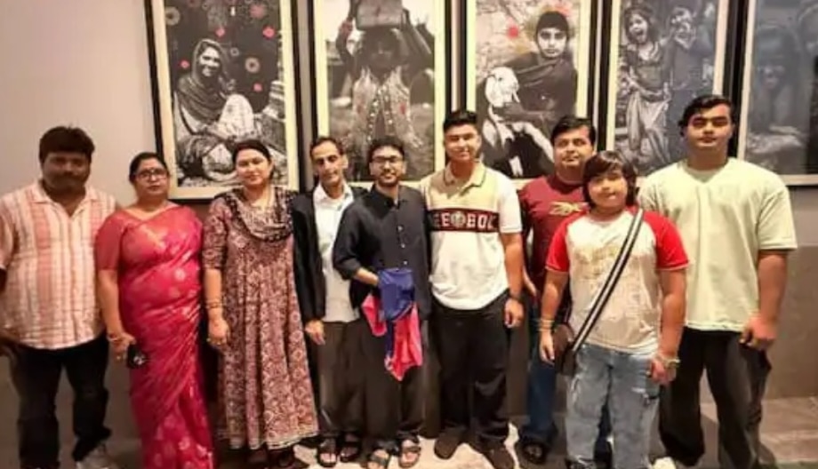 आईपीएल में चमकने के बाद घर पहुंचे वैभव सूर्यवंशी, आईपीएस मामा और नानी से की मुलाकात
