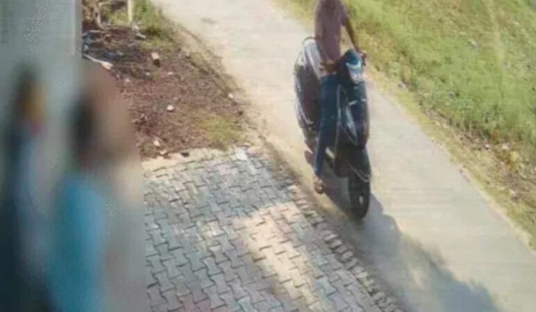 स्कूल से लौट रही नाबालिग छात्रा से सरेराह छेड़छाड़