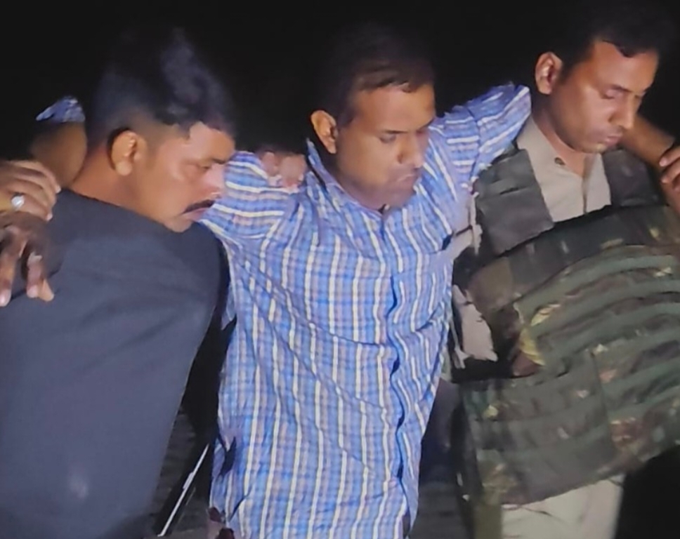 दो सगी नाबालिग बहनों से दुष्कर्म का आरोपी पुलिस मुठभेड़ में गिरफ्तार, पैर में लगी गोली
