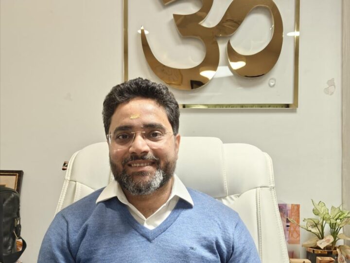 पीसीएस से आईएएस बने विश्वभूषण मिश्रा, डॉ. सुनील वर्मा समेत कई अधिकारियों को पदोन्नति