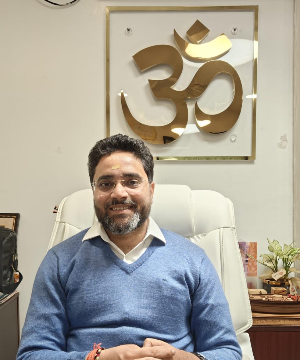 पीसीएस से आईएएस बने विश्वभूषण मिश्रा, डॉ. सुनील वर्मा समेत कई अधिकारियों को पदोन्नति