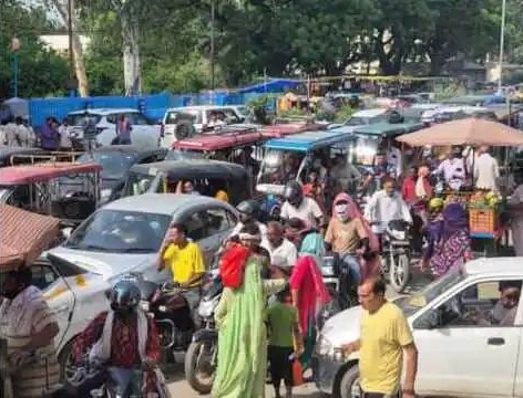 सोमवती अमावस्या पर छोटी काशी में उमड़ा आस्था का सैलाब, घंटों जाम में फंसे श्रद्धालु