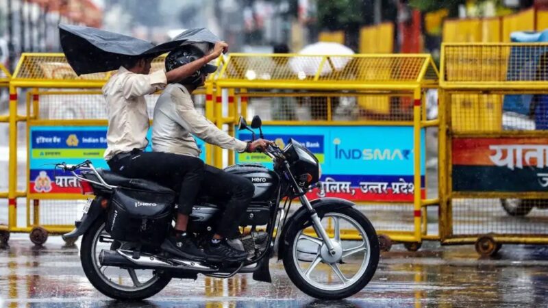 17 राज्यों में मौसम का अलर्ट: यूपी-बिहार समेत कई इलाकों में आज भारी बारिश, आंधी और ओलावृष्टि की चेतावनी