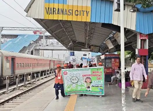 वाराणसी सिटी रेलवे स्टेशन पर जल और ऊर्जा संरक्षण को लेकर जागरूकता रैली
