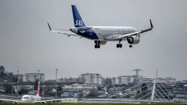 मुंबई आ रही SAS फ्लाइट बीच रास्ते से लौटी