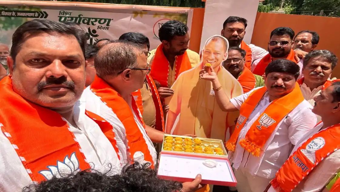 मुख्यमंत्री योगी का जन्मदिन मनाकर काशीवासियों ने दिया पर्यावरण संरक्षण का संदेश