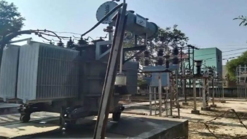 बिजली संकट से उपभोक्ताओं का फूटा गुस्सा, विरोध के बाद बदला गया ट्रांसफार्मर