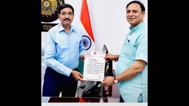कोइरीपुर में शटल एक्सप्रेस के ठहराव की मांग तेज, पूर्व विधायक ने महाप्रबंधक को सौंपा पत्र