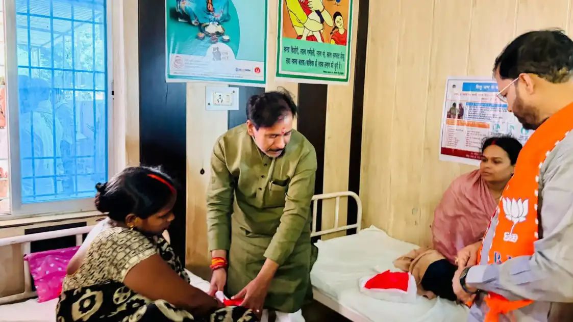 प्रधानमंत्री मोदी के 12 वर्ष पूर्ण होने पर वाराणसी में सेवा और स्वच्छता कार्यक्रमों का आयोजन