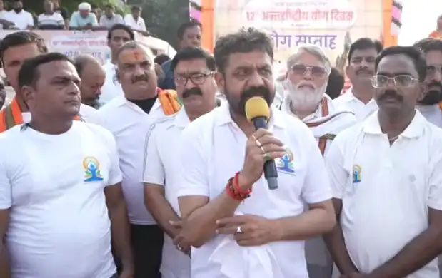 योग अपनाकर ही स्वस्थ और सशक्त भारत का सपना होगा साकार : डॉ. दयाशंकर मिश्र