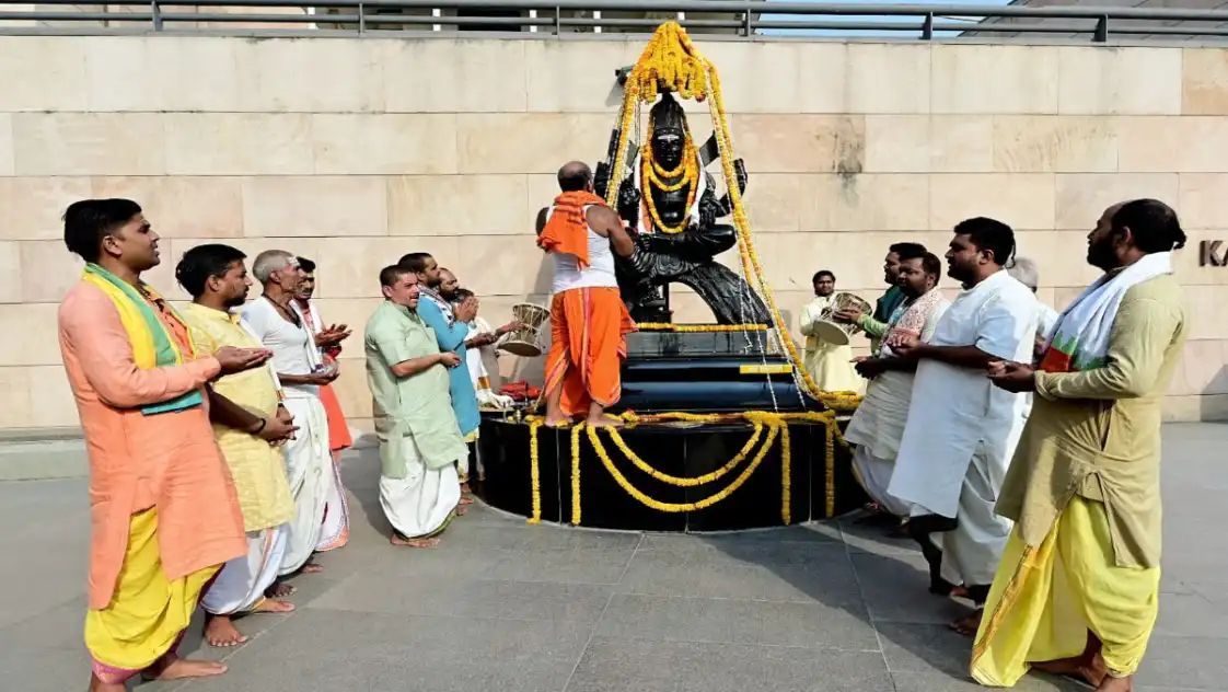 स्कंद षष्ठी पर काशी विश्वनाथ धाम में भगवान कार्तिकेय का विशेष पूजन