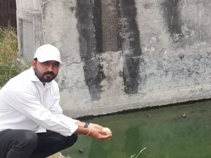 राम मंदिर चंदा अनियमितता के विरोध में नाले में किया प्रतीकात्मक पिंडदान