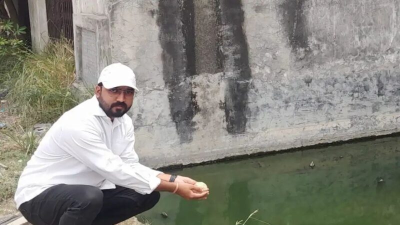 राम मंदिर चंदा अनियमितता के विरोध में नाले में किया प्रतीकात्मक पिंडदान