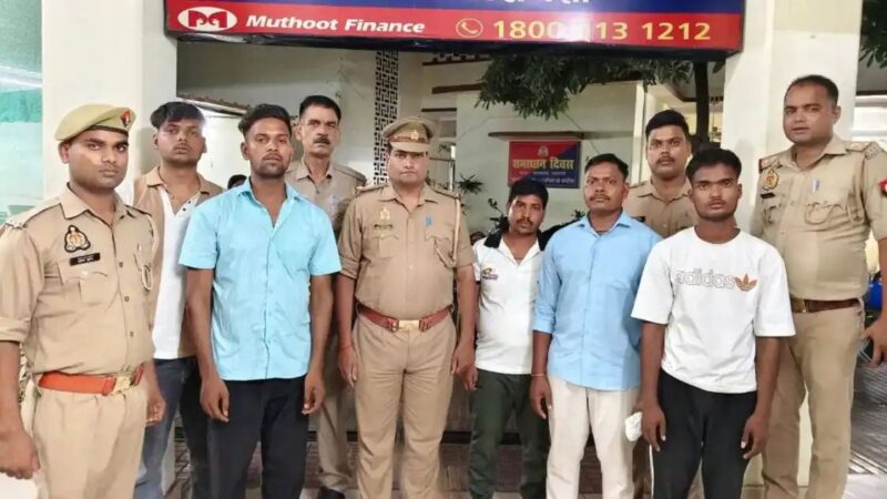 गंगा के बीच नाव पर शराब-चिकन पार्टी, वीडियो वायरल; पांच युवक गिरफ्तार