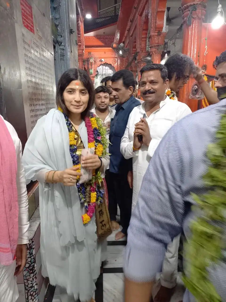 डिम्पल यादव ने किए बाबा कालभैरव के दर्शन