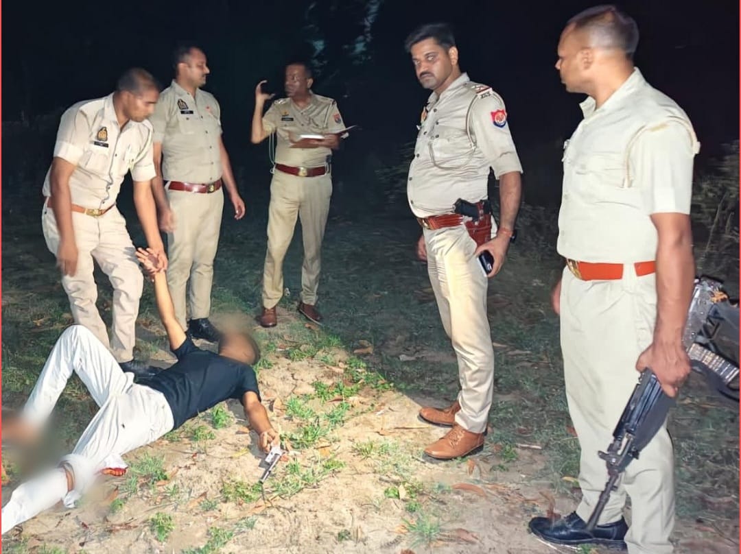 गाजीपुर : पुलिस मुठभेड़ में शातिर असलहा तस्कर के पैर में लगी गोली, साथी समेत गिरफ्तार