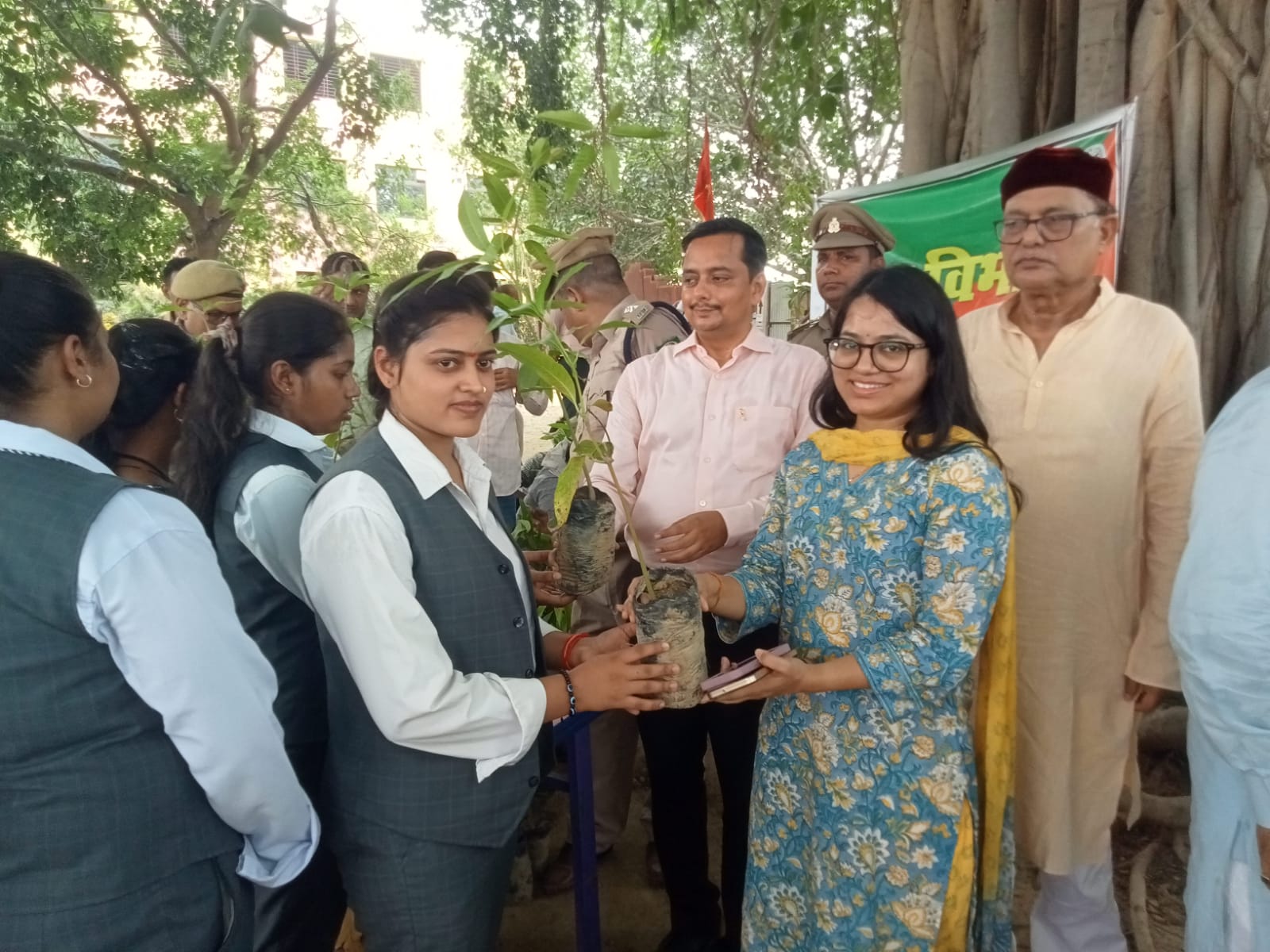 वन महोत्सव सप्ताह का शुभारंभ
