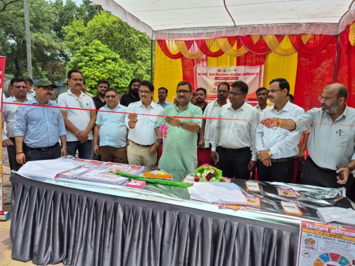 वाराणसी में विशेष संचारी रोग नियंत्रण एवं दस्तक अभियान का शुभारंभ