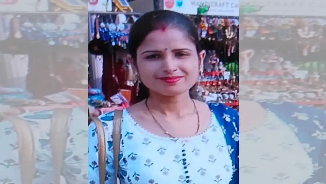 संदिग्ध परिस्थितियों में तीसरी मंजिल से गिरी पुलिसकर्मी की पत्नी, मौत