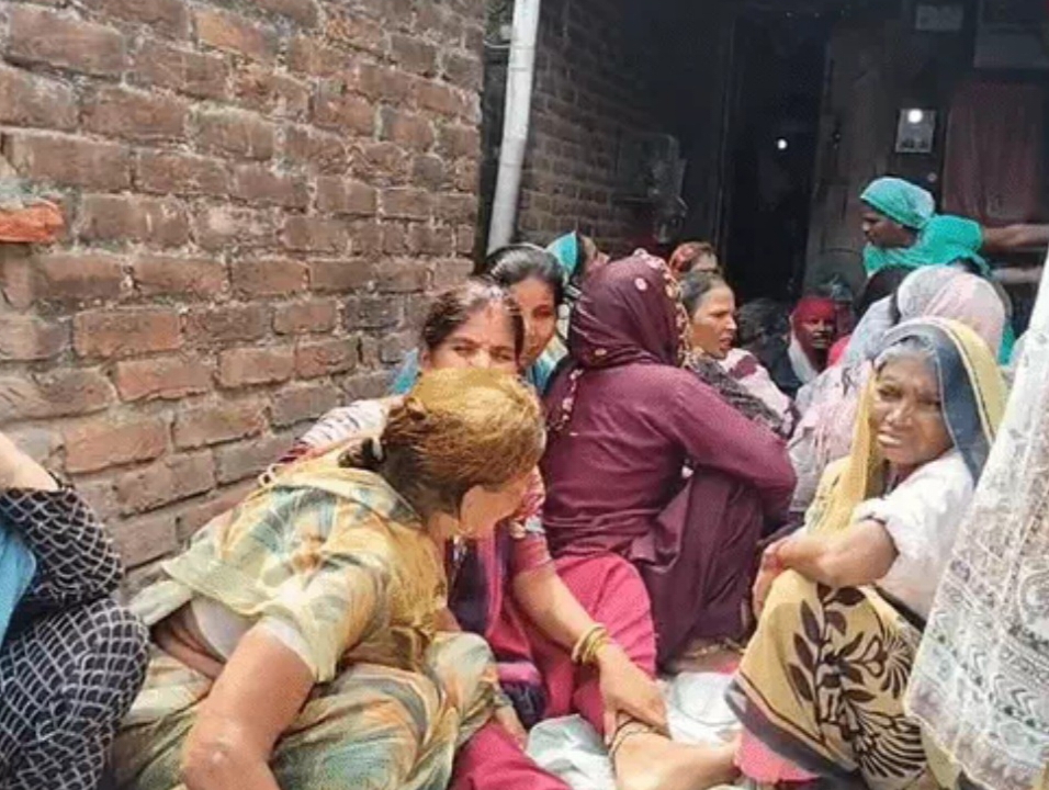 मुरादाबाद :  ट्रक ड्राइवर ने गला घोंटकर की पत्नी की हत्या