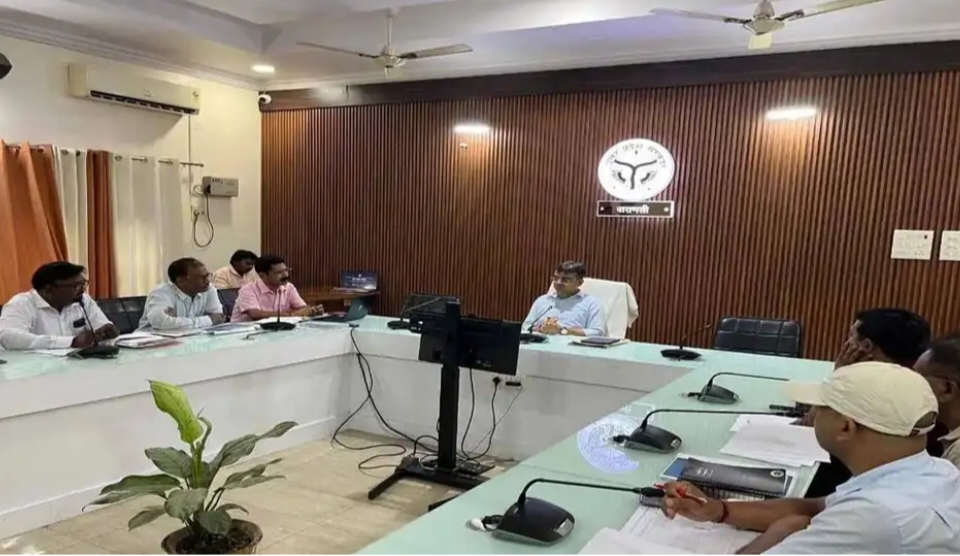 पीडब्लूडी के कार्यों में लापरवाही पर डीएम सख्त