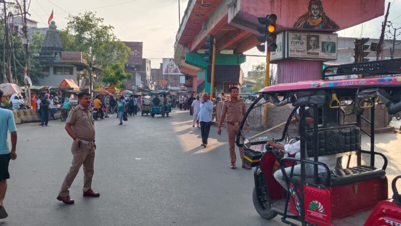 यूपी टीईटी परीक्षा के बाद ट्रैफिक पुलिस बनी परीक्षार्थियों का सहारा