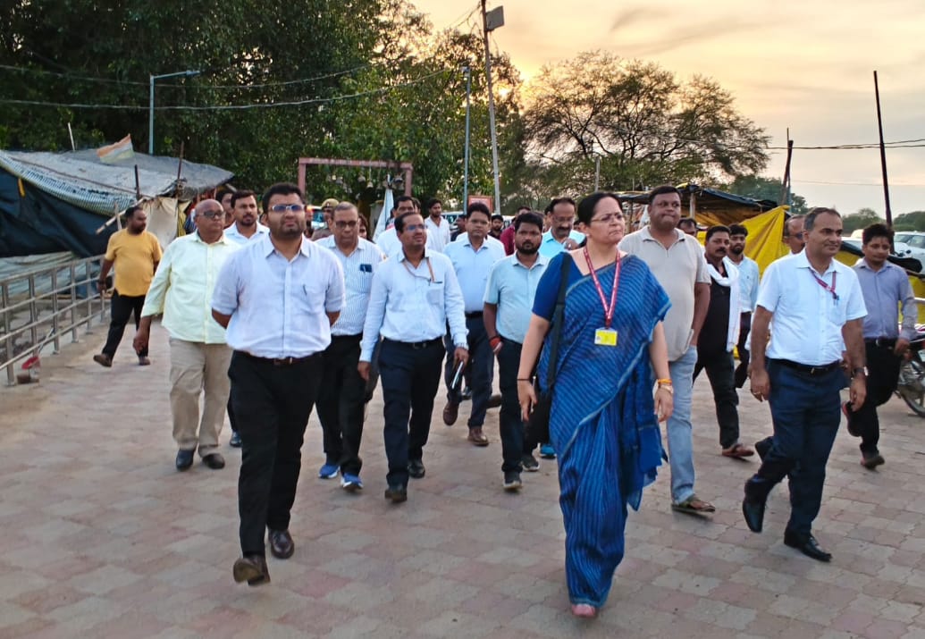 संयुक्त सचिव भारत सरकार ऐश्वर्या सिंह ने कैथी गांव में ग्राम सचिवालय, आरआरसी केंद्र सहित अन्य कार्यों का किया निरीक्षण