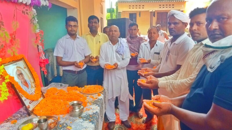 पूर्व प्रधान व समाजसेवी रमाशंकर पटेल को दी गई भावभीनी श्रद्धांजलि