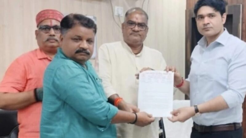 कैशलेस चिकित्सा के शुभारंभ पर शिक्षकों ने मुख्यमंत्री को दिया धन्यवाद ज्ञापन