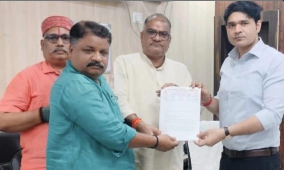 कैशलेस चिकित्सा के शुभारंभ पर शिक्षकों ने मुख्यमंत्री को दिया धन्यवाद ज्ञापन