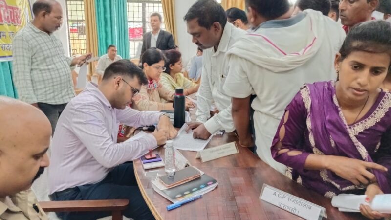 संपूर्ण समाधान दिवस: एसडीएम ने सुनीं 325 शिकायतें, त्वरित निस्तारण के दिए निर्देश