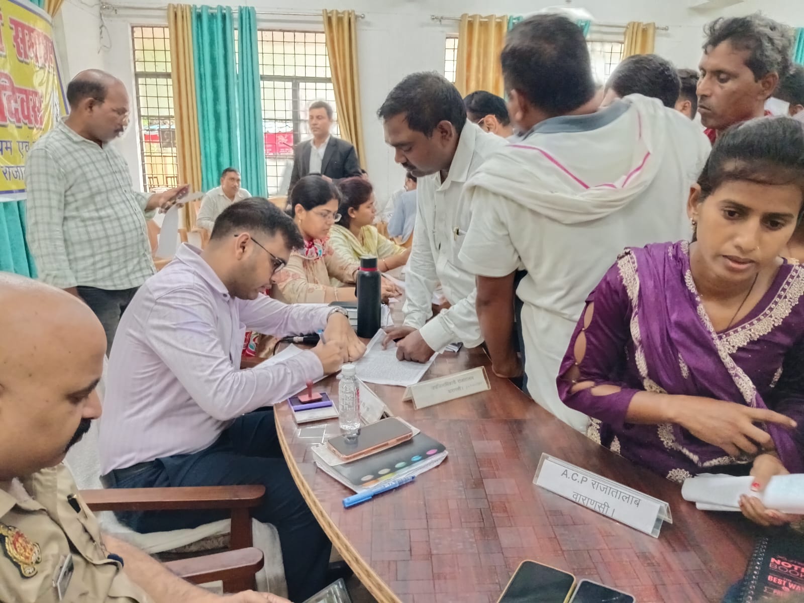 संपूर्ण समाधान दिवस: एसडीएम ने सुनीं 325 शिकायतें, त्वरित निस्तारण के दिए निर्देश