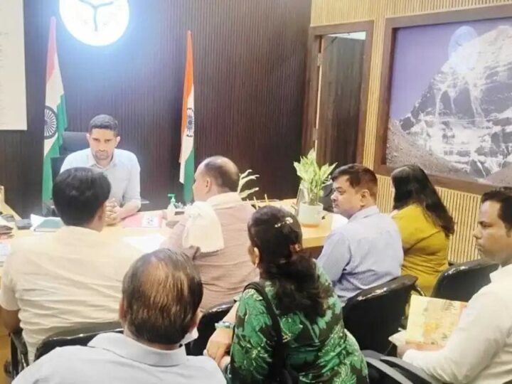मीट, मछली और मांस विक्रेताओं को शहर से बाहर करने के प्रस्ताव का विरोध तेज, नगर आयुक्त को सौंपा ज्ञापन