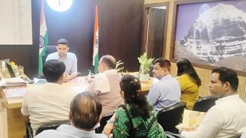 मीट, मछली और मांस विक्रेताओं को शहर से बाहर करने के प्रस्ताव का विरोध तेज, नगर आयुक्त को सौंपा ज्ञापन