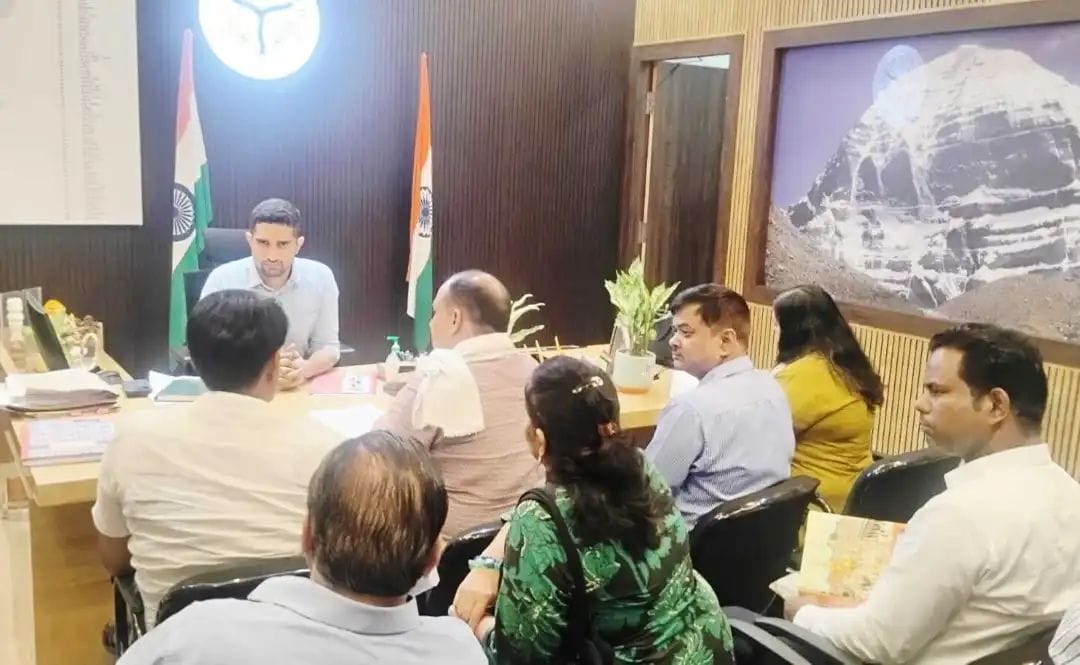 मीट, मछली और मांस विक्रेताओं को शहर से बाहर करने के प्रस्ताव का विरोध तेज, नगर आयुक्त को सौंपा ज्ञापन