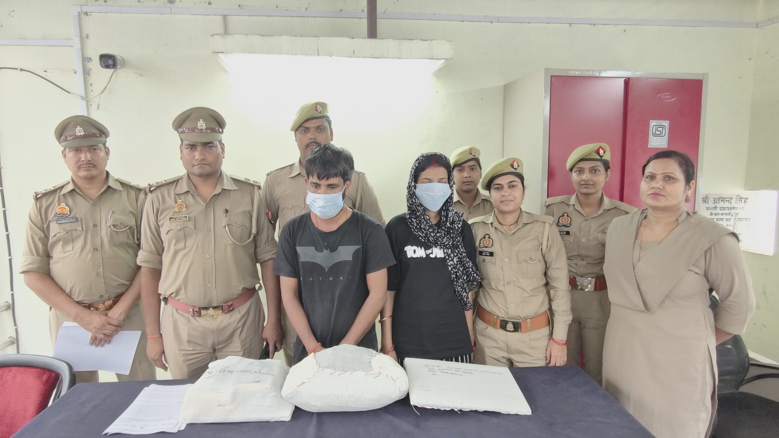 होटल से पर्यटक का बैग चोरी करने वाले दंपति गिरफ्तार