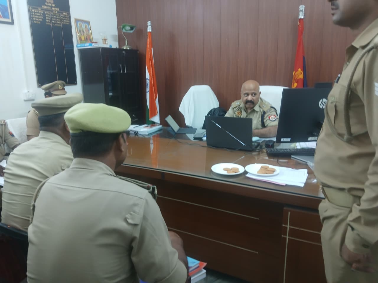 श्रावण मास की तैयारियों को लेकर एडीसीपी गोमती जोन ने की समीक्षा