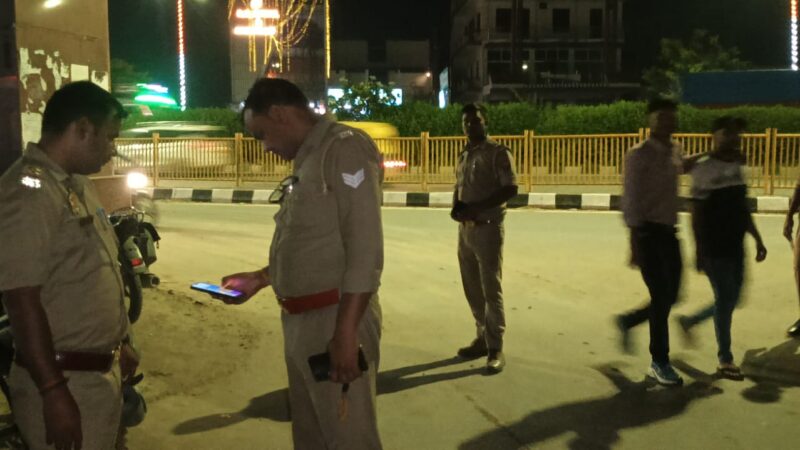 बड़ागांव पुलिस ने बिना नंबर प्लेट और दस्तावेज वाले वाहनों पर की कार्रवाई