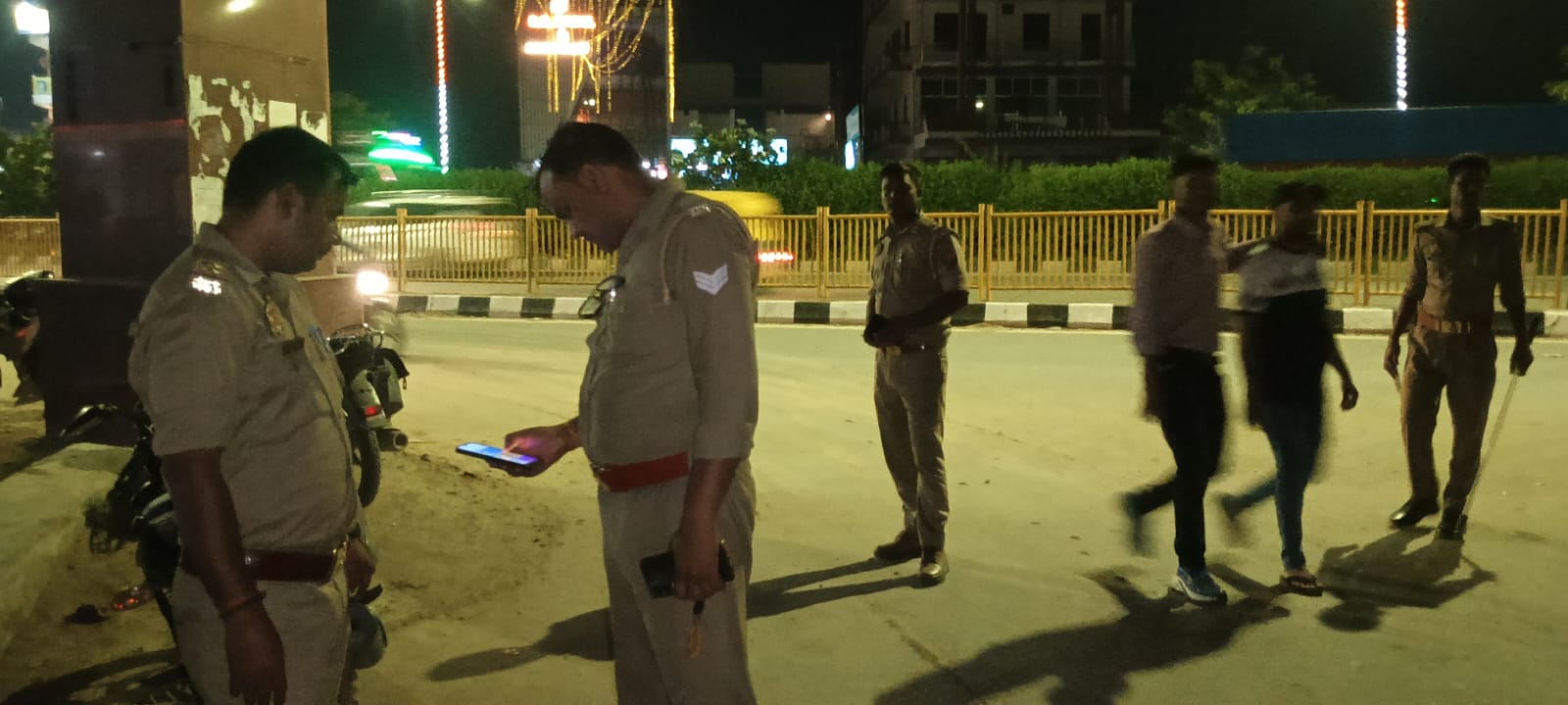 बड़ागांव पुलिस ने बिना नंबर प्लेट और दस्तावेज वाले वाहनों पर की कार्रवाई