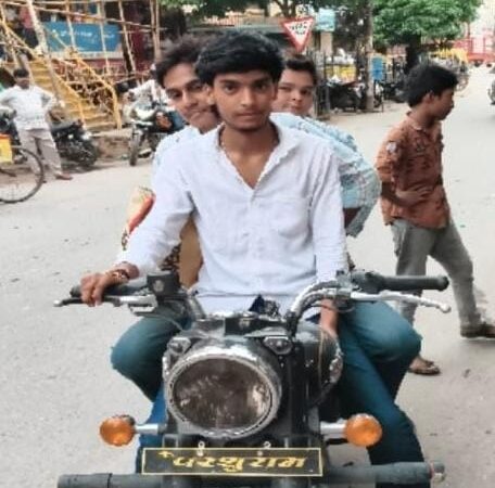 परशुराम’ और ‘राम’ लिखी नंबर प्लेट वाली बुलेट का चालान