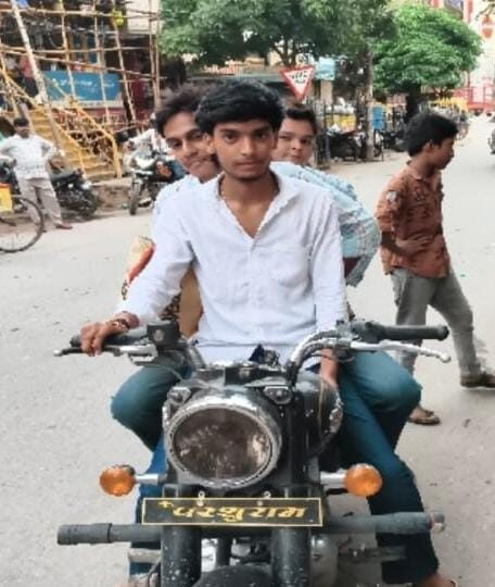 परशुराम’ और ‘राम’ लिखी नंबर प्लेट वाली बुलेट का चालान